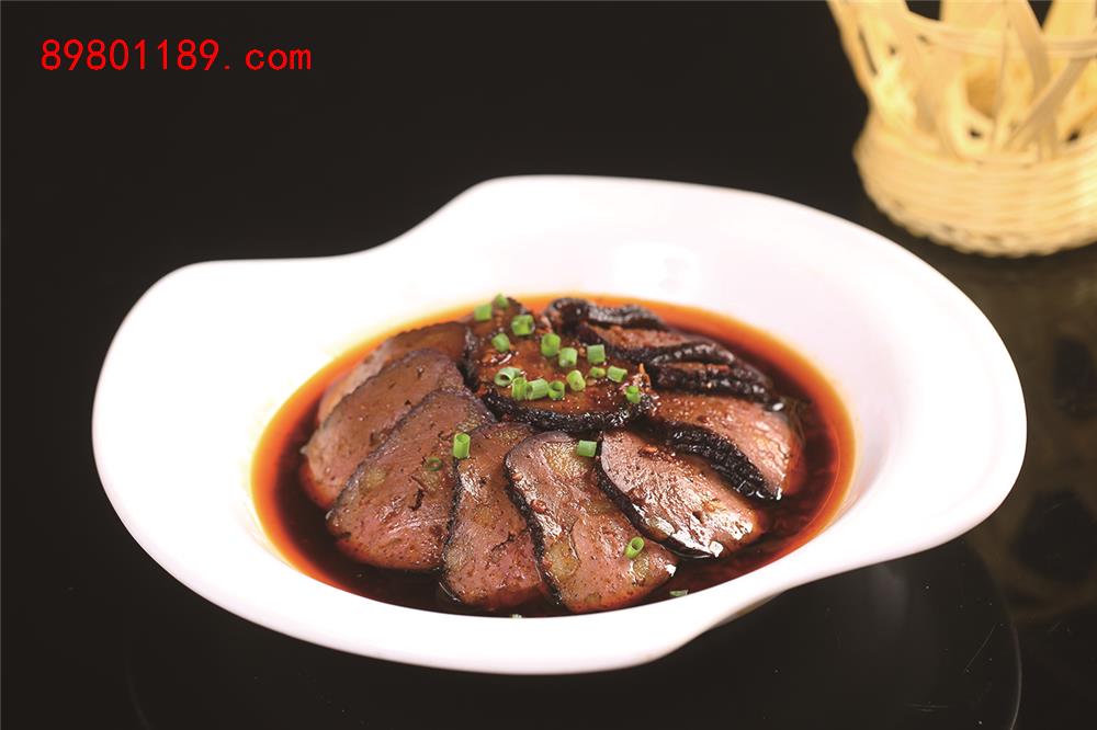 猪血丸子蒸腊肉